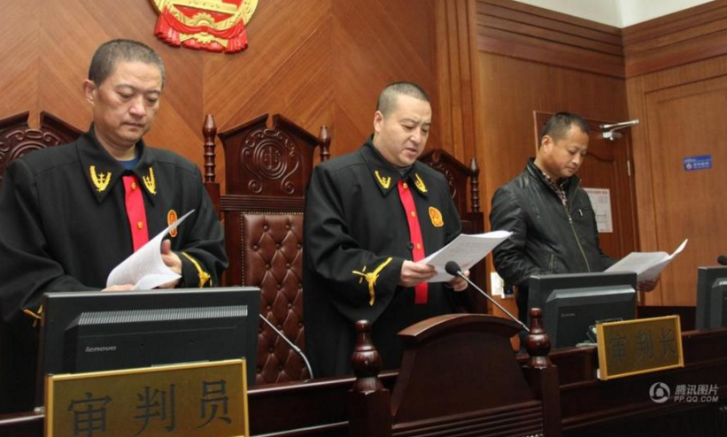 　　霍民明知高速驾驶机动车辆撞向人群会造成他人伤亡的可能，而故意实施驾车撞向不特定的多数人的行为，其主观上存在明显的犯罪故意，客观上造成了他人的伤亡结果的发生，公诉机关指控霍民犯以危险方法危害公共安全罪的罪名正确，故辩护人的该辩护理由不予采信。