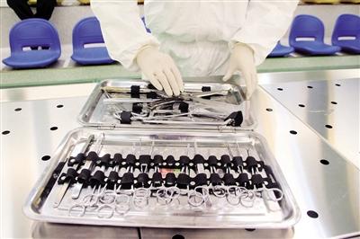 揭法医真实工作状态:化粪池找证据 让尸体说话