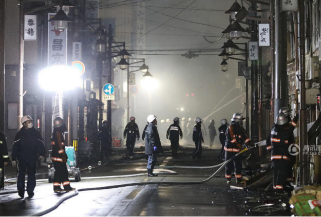 　　丝鱼川市消防总部称，晚间8时50分左右火势得到控制，不会继续蔓延，但消防人员仍在进行扑灭工作。日本总务省消防厅称，此次火灾是日本近20年来损毁房屋最严重的一次。