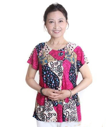 浅谈中老年人服装穿着中色彩配置的学问
