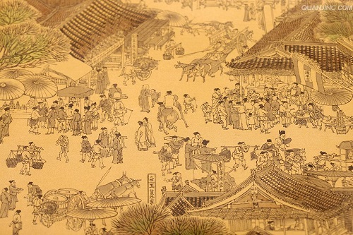 宋朝或许也是包子地位最显赫的一个朝代。据《燕翼贻谋录》记载，在仁宗皇帝诞生之日，真宗皇帝十分欢喜，用包子赏赐臣下。但这可不是普通的包子，内里包的满满都是“金珠”。中华五千年历史中，大概找不出比这更名贵的包子了。
