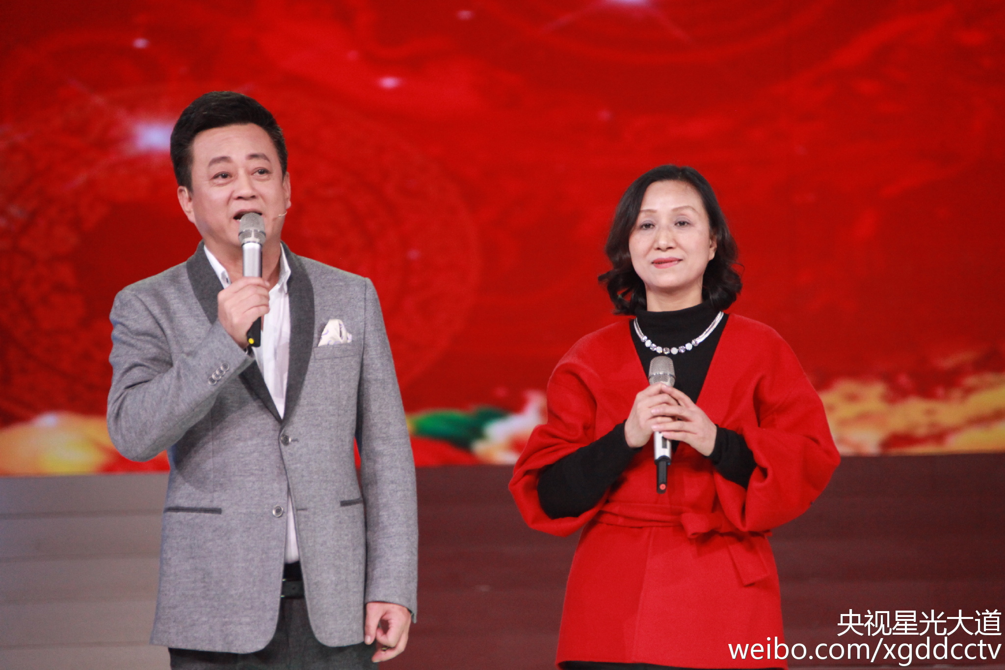 朱军开始进入主持春晚模式