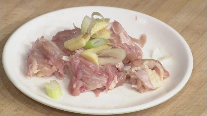 【养生厨房 <wbr>20161010 <wbr>播出】 <wbr>菜名：荷包鸡翅；
