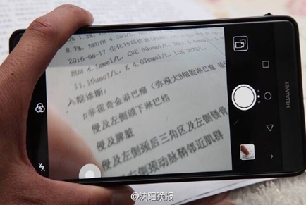 　　“现在她的癌细胞已经扩散到全身，甚至到了骨髓，前不久，她做了脾摘除手术，进行病理化验，医生说很可能还有白血病，需要骨髓移植，现在最终治疗方案还没有出来……” 那边，妹妹的病情危重，而在南台家中的韩德双，情况也不容乐观。由于延误治疗两个多月，韩德双的病情也开始复发。 如今，韩德双一家三口和76岁的奶奶留在南台的家中，全家只有韩德双的妻子一人打零工，一个月能赚1500元左右。如果您想帮助这个接连遭遇不幸的家庭，帮助这对感情深厚的兄妹，可与其姑姑韩淑兰联系，电话：13604919455。