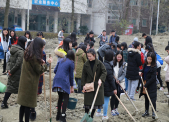 四川一高校开设＂种田＂课 学生下地挣学分