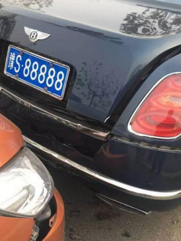 　　不过更难过的应该是保险公司，小刮小碰的还算好，这一下子追尾，保险公司应该是真的要赔惨了。