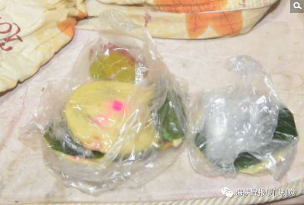 　　大的孩子，会有很多不解，问妈妈：“为什么要生这么多妹妹？”“为什么我们吃的都比别人差？”夏月婵回：“孩子，不要跟人比，我们能吃得饱饭，就已经很好了。”问到生这么多孩子，让生活变得这般拮据，“还想再生吗？”“不生了!”王忠馗回答道，“原来日子还过得去。现在我已经没有办法去想将来了，保住命才最重要。”