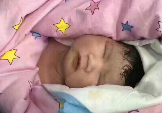 　　12月28日上午，长春市吉大二院，一名产妇剖腹产生下一个7斤4两的男婴，母子均安。让人惊奇的是，这名产妇已有64岁高龄，她的顺利生产，瞬间火爆了长春人的朋友圈。该产妇因“失独”在闭经10年后再次通过试管婴儿技术怀孕。据吉大二院产科主任滕红透露，这可能是国内目前为止年龄最大的产妇。