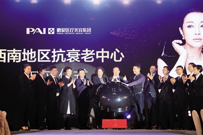 刘晓庆昨日空降“女王盛宴”，话剧《武则天》今晚启幕