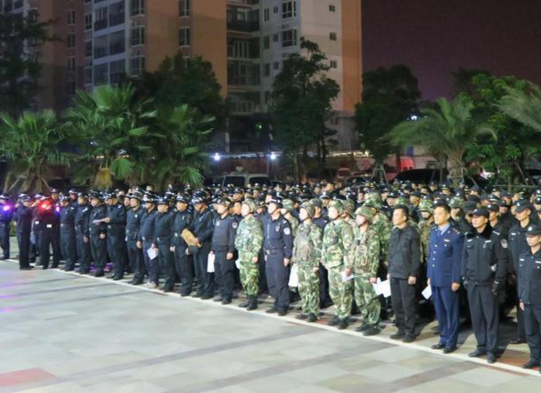 　　为推进创建“无传销城市”工作，广西北海市700余名执法人员29日凌晨开展大规模集中清理整治传销行动，在该市多个住宅区查获589名涉嫌传销人员，并现场查封涉传出租屋157户。