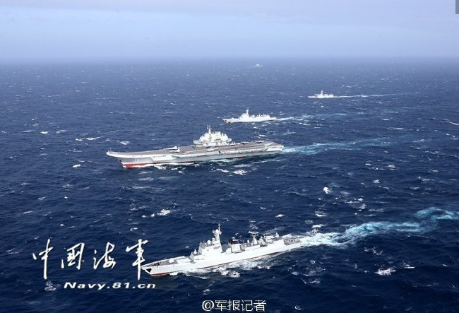 　　此前，北京时间2016年12月25日清晨，由辽宁舰及属舰组成的中国航母编队首次穿越宫古海峡出一岛链进入西太平洋。