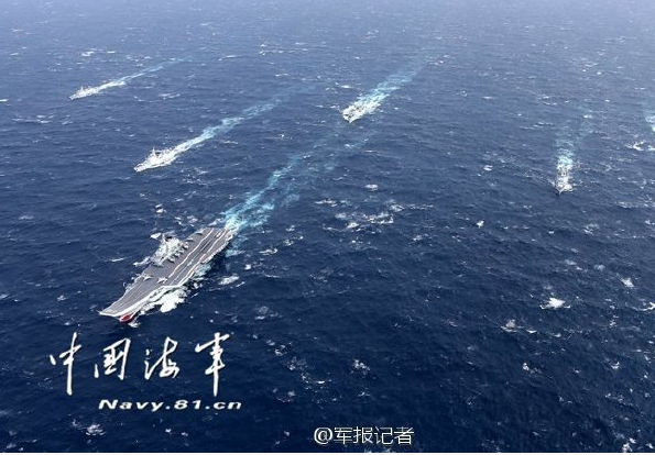 　　编队指挥员陈岳琪说：“航母编队出第一岛链，挺进大洋，是全面提升编队综合能力的重要一步。此次执行训练和试验任务，跨多个海区开展舰载战斗机战术训练，按航母编成组织全要素全流程整体训练，构建航母编队远海作战指挥体系和保障体系，锻炼了舰机融合水平和编队协同指挥能力。”