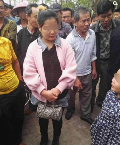 　　6日下午，7岁的湖南永州籍女童蒋某欣涉嫌盗窃被警方抓获，专门打掩护的孕妇湖南永州籍曾某花也被取保候审。