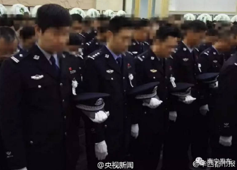 　　毒品犯罪是重罪，因此，缉毒民警要面对持刀具甚至枪支负隅顽抗的犯罪嫌疑人。正是因为这份高风险的工作，缉毒民警被称为“行走在刀尖上的人”。