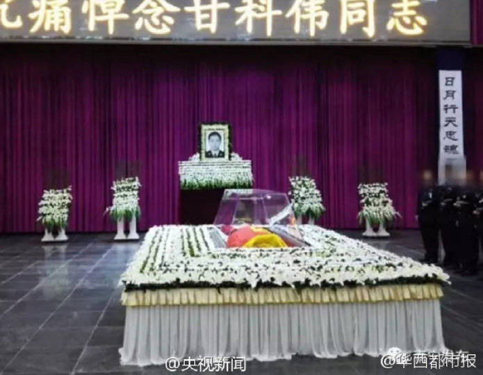 　　然而，大捷前夕，已经连续多日加班奋战，在此案侦破中发挥关键作用的民警甘科伟却在出差瑞金返回南宁后，倒在了工作岗位上。