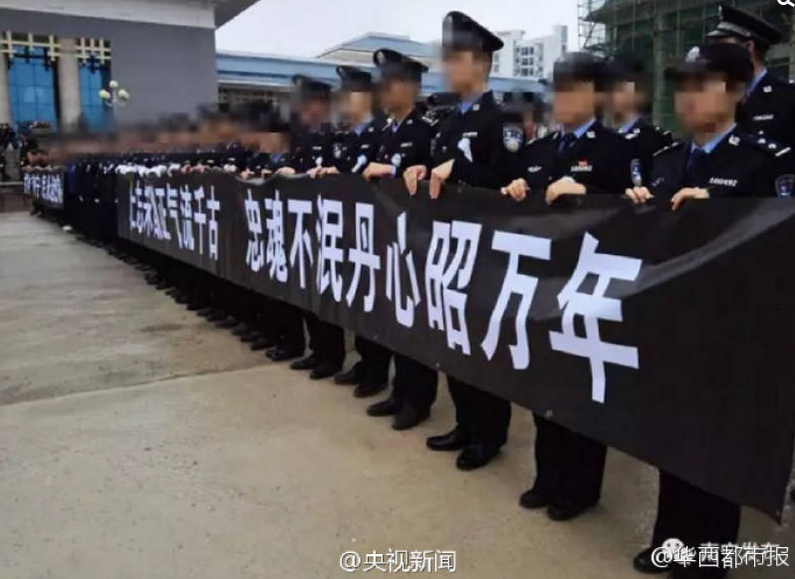 　　甘科伟曾多次深入毒窝当卧底，抓捕中常被同事摁倒反铐；他飞车抓捕毒贩，负伤挂彩是家常便饭。狡猾的毒贩把毒品倒进厕所企图销毁证据，他便不顾脏臭，把堵在厕所地板、厕盆、下水道的毒品一一清理出来取证。