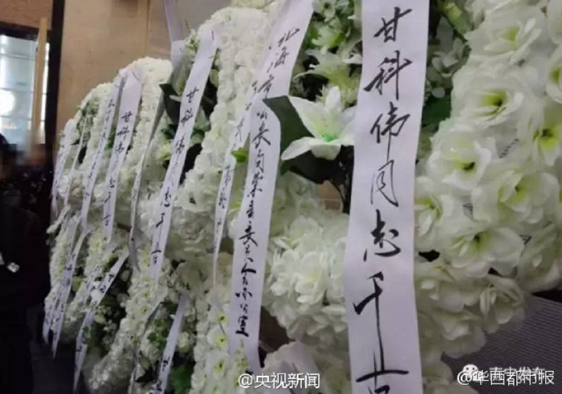 　　2016年12月28日，是甘科伟的最后一次出差，民警周明等人和他同行，飞机起飞前，同事就发现科伟眼袋很深，脸部浮肿，“要不要紧？”“不要紧，只是最近加班比较多，没睡好。”“要不你干脆回家休息吧。”甘科伟挥手拒绝了，说自己一直跟这个案子，对情况更加了解。周明也知道他之前经常会有头痛睡不好的问题，就没有再劝。